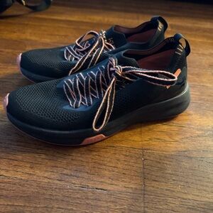 KURU Flux Tennis Shoes black and coral color Size 7.5 med width GUC